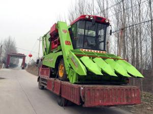 山東臨沂市發(fā)送一臺(tái)，新的市場(chǎng)新經(jīng)銷商用戶，今年穗莖兼收玉米收獲機(jī)的市場(chǎng)前景無限?。∥覀円?017年擼起袖子大干了