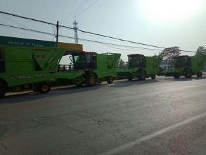 四臺(tái)穗莖兼收玉米收獲機(jī)走起……